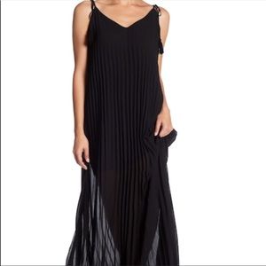 Line and Dot Tassel Pleated Maxi Dress